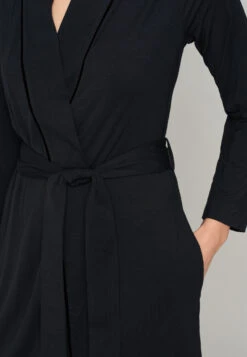Schiesser Bathrobe Modal Lapel Collar Belt Black - Selected! Premium Inspiration 7 Schiesser Bathrobe Modal Lapel Collar Belt Black - Selected! Premium Inspiration -Uni Style Shop bademantel modal reverskragen guertel schwarz selected premium inspiration 175509 000 detail3