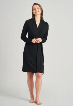 Schiesser Bathrobe Modal Lapel Collar Belt Black - Selected! Premium Inspiration 8 Schiesser Bathrobe Modal Lapel Collar Belt Black - Selected! Premium Inspiration -Uni Style Shop bademantel modal reverskragen guertel schwarz selected premium inspiration 175509 000 front