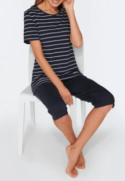 Schiesser Pajamas 3/4 Length Stripes Midnight Blue - Original Classics -Uni Style Shop schlafanzug 3 4 lang ringel nachtblau original classics 161067 804 front